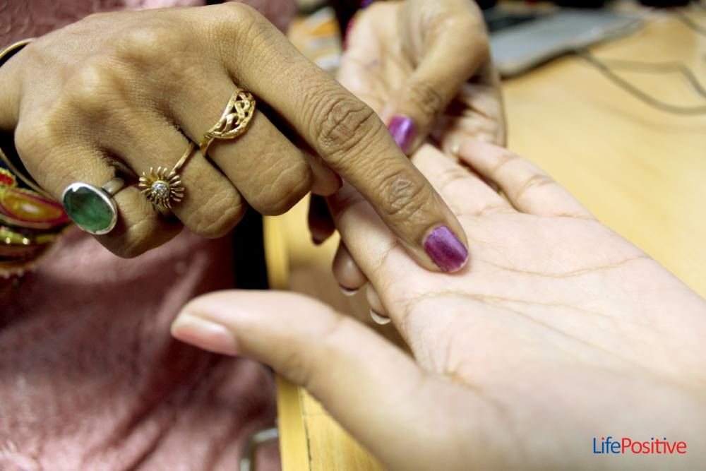 Secrets of Palmistry: Beginners Guide to Read Future on Palm